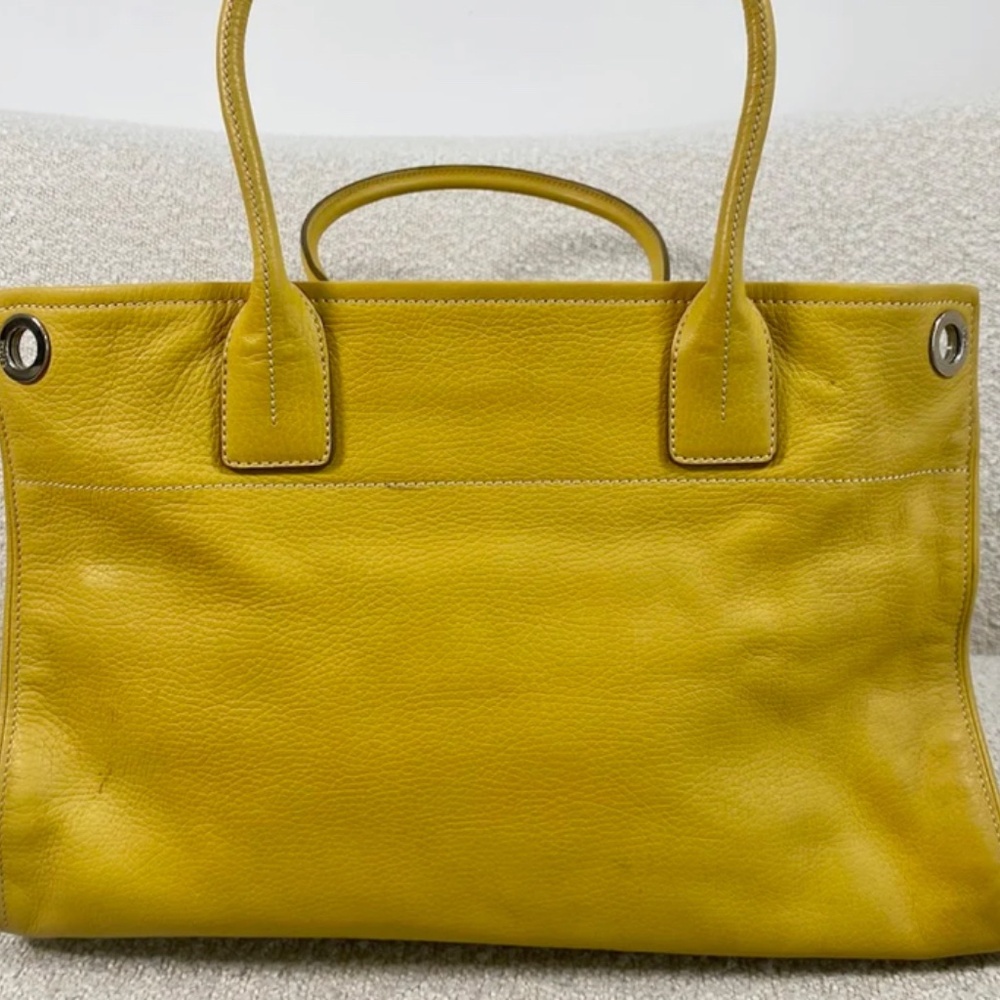 Authentic Tods Yellow Leather Tote Bag - Picture 3 of 16